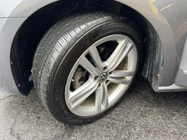 Used 2015 Volkswagen Passat TDI SEL Premium FWD image 39