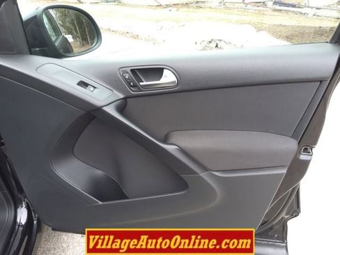 Used 2017 Volkswagen Tiguan S image 38