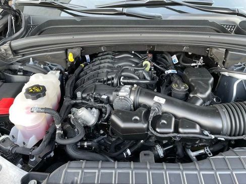 Used 2025 Jeep Grand Cherokee L Laredo image 32