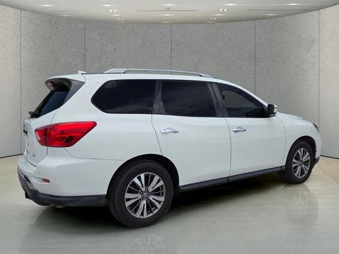 Used 2019 Nissan Pathfinder SV FWD image 3