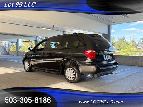 Used 2006 Chrysler Town & Country Touring w/ Trailer Tow Prep Group FWD image 16