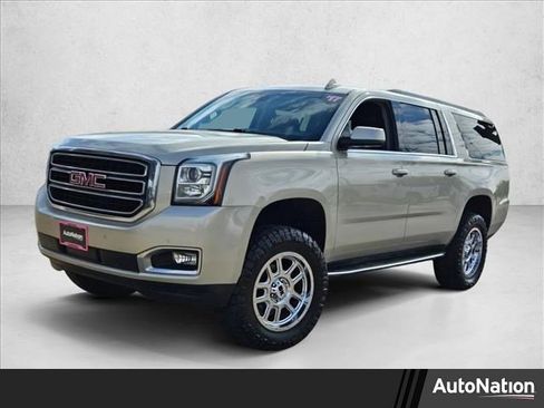Used 2017 GMC Yukon XL SLT image 1