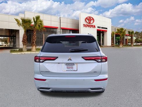 Used 2024 Mitsubishi Outlander SEL image 5