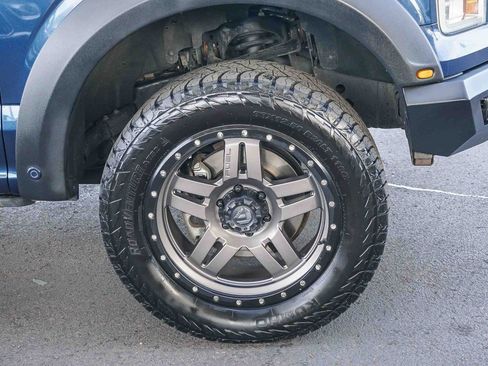 Used 2017 Ford F150 Platinum w/ Equipment Group 701A Luxury image 10