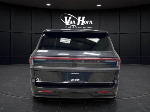 Used 2025 Lincoln Navigator L Reserve AWD/4WD image 6