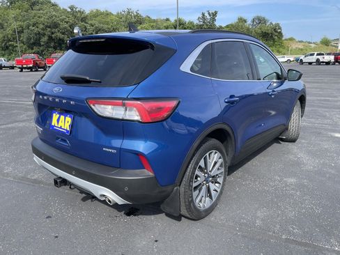 Certified 2022 Ford Escape Titanium w/ Class II Trailer Tow Package AWD/4WD image 9