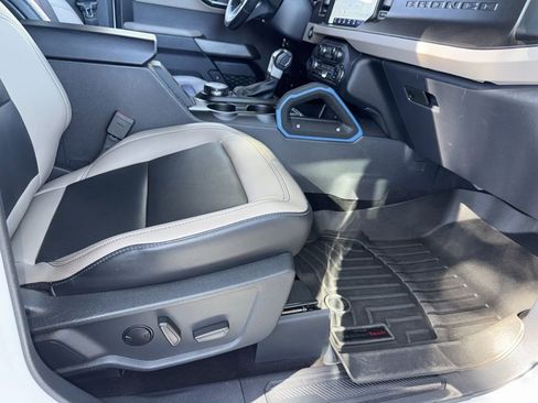 Used 2022 Ford Bronco Wildtrak image 18