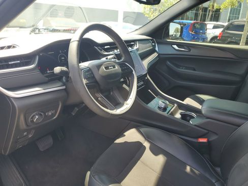 Used 2024 Jeep Grand Cherokee L Altitude RWD image 11