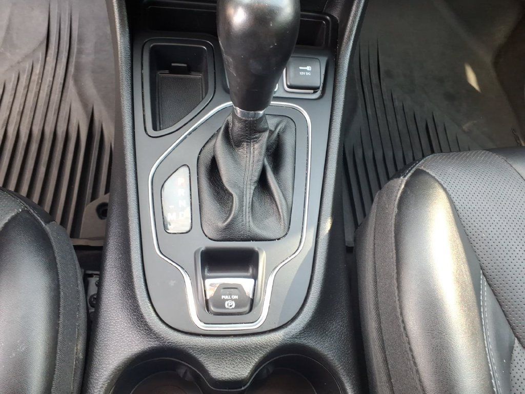 Used 2022 Jeep Cherokee Latitude Lux w/ Mopar Interior Package FWD image 12