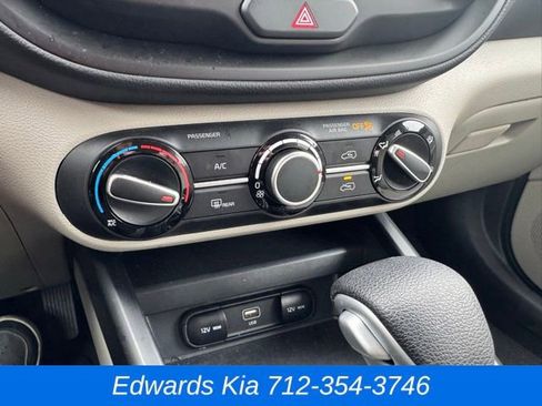 Used 2025 Kia Soul LX image 25