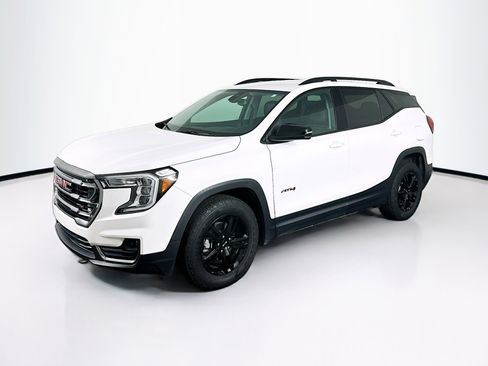 Used 2024 GMC Terrain AT4 image 3