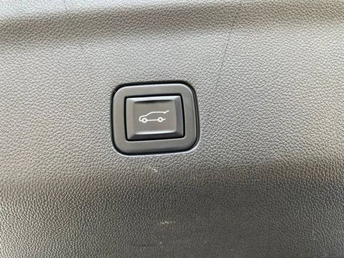 Used 2022 Chevrolet Tahoe RST w/ Luxury Package AWD/4WD image 16