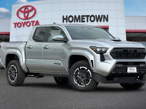 Used 2025 Toyota Tacoma TRD Sport AWD/4WD image 2