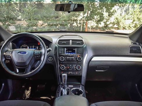 Used 2017 Ford Explorer XLT FWD image 12