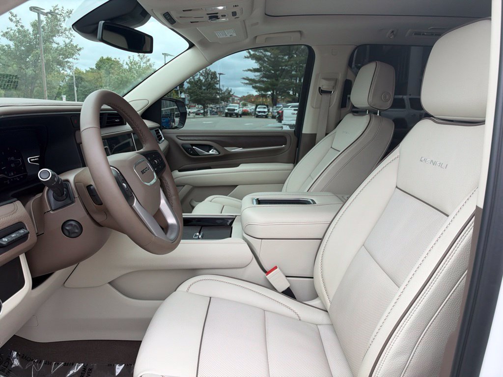 Used 2024 GMC Yukon XL Denali AWD/4WD image 16