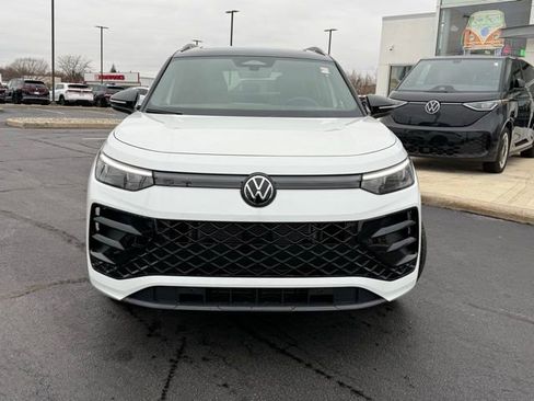 New 2026 Volkswagen Tiguan SE R-Line AWD/4WD image 2