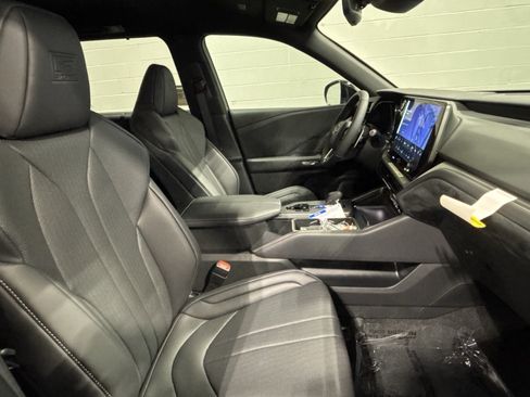 Used 2026 Lexus TX 500h AWD image 40