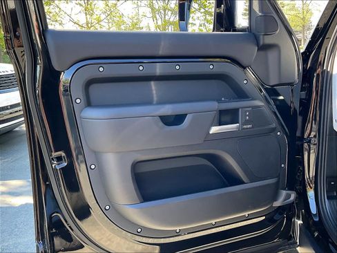 New 2026 Land Rover Defender 110 X-Dynamic SE AWD/4WD image 24