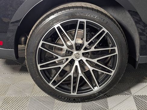 New 2026 Porsche Macan AWD/4WD image 13