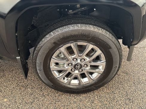 Used 2025 Toyota Tacoma Limited image 46