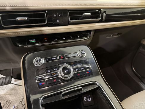 Used 2022 Lincoln Nautilus FWD image 19