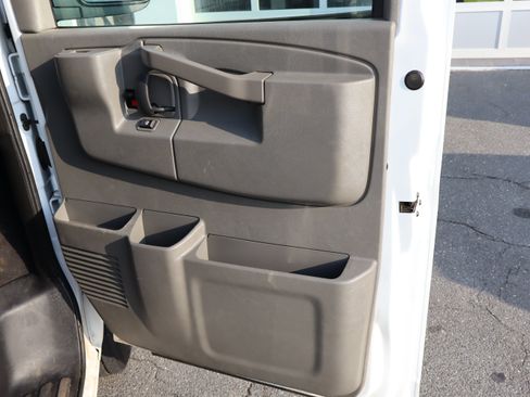Used 2025 Chevrolet Express 3500 LS RWD image 29