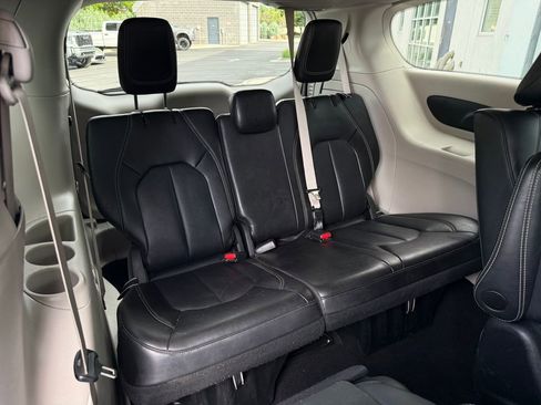 Used 2024 Chrysler Pacifica Limited FWD image 39
