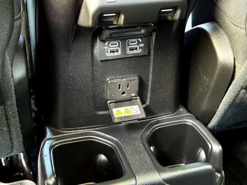 Used 2020 Jeep Gladiator Rubicon w/ LED Lighting Group AWD/4WD image 17