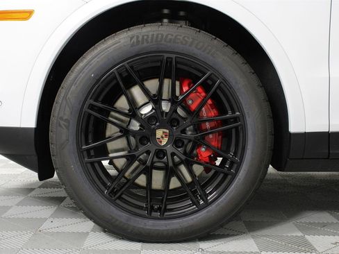 New 2026 Porsche Cayenne S image 17
