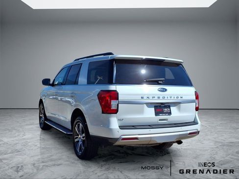 Used 2022 Ford Expedition XLT RWD image 2