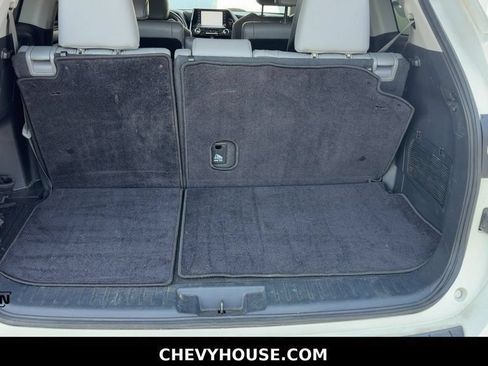 Used 2022 Toyota Highlander XLE FWD image 24
