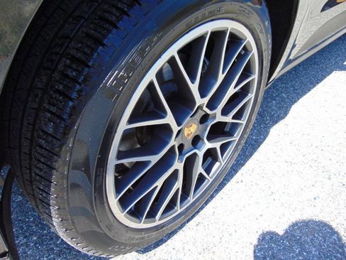 Used 2017 Porsche Macan AWD/4WD image 17