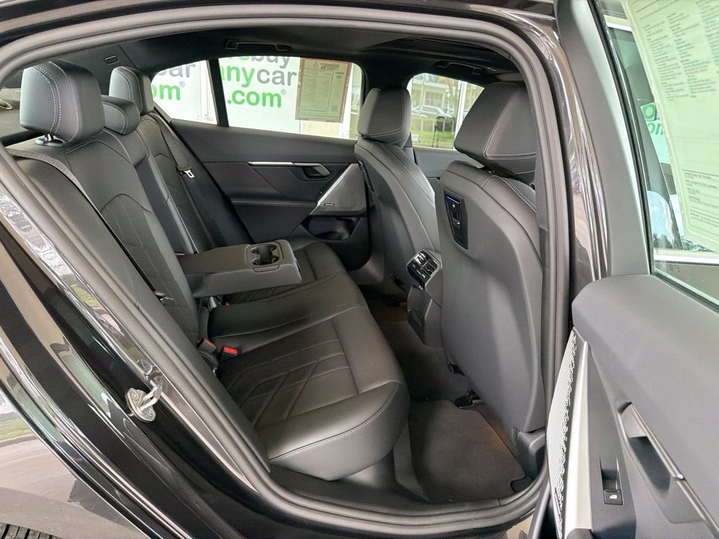 Used 2024 BMW i5 eDrive40i w/ Premium Package RWD image 28