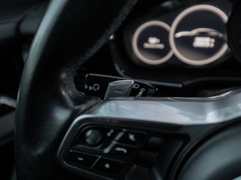 Used 2017 Porsche Panamera image 9