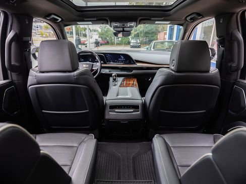 Used 2023 Cadillac Escalade Premium Luxury image 33