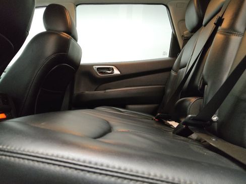 Used 2018 Nissan Pathfinder SL AWD/4WD image 18