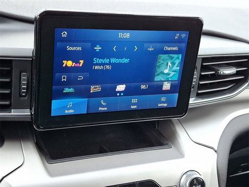 Used 2022 Ford Explorer XLT w/ Equipment Group 202A image 2