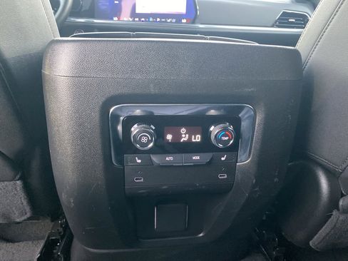 Used 2025 Chevrolet Suburban Premier image 30