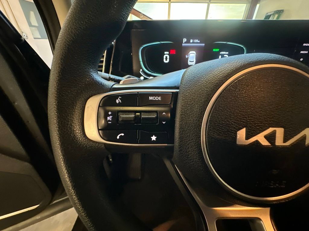 Used 2023 Kia Sportage LX AWD/4WD image 13