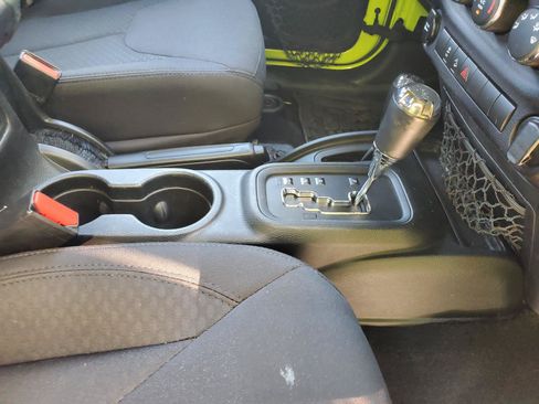 Used 2016 Jeep Wrangler Unlimited Sport w/ Connectivity Group AWD/4WD image 27