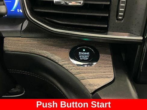 Used 2020 Ford Explorer Platinum w/ Premium Technology Package AWD/4WD image 8