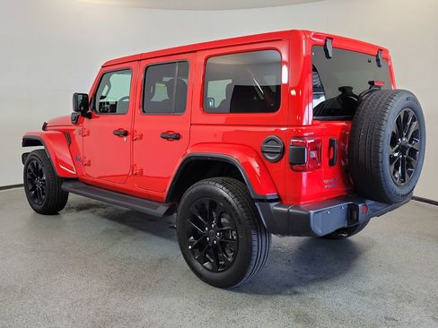 Used 2025 Jeep Wrangler Unlimited Sahara AWD/4WD image 5
