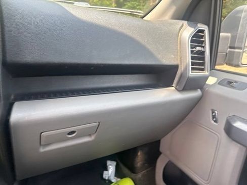 Used 2019 Ford F150 XLT w/ Equipment Group 302A Luxury AWD/4WD image 40
