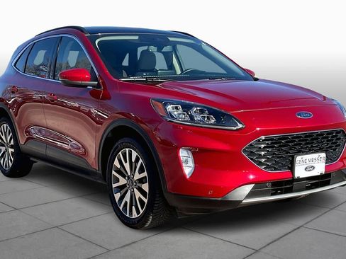 Used 2020 Ford Escape Titanium image 2