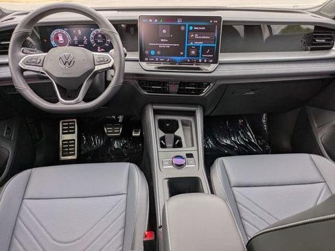 New 2026 Volkswagen Tiguan SE R-Line FWD image 16