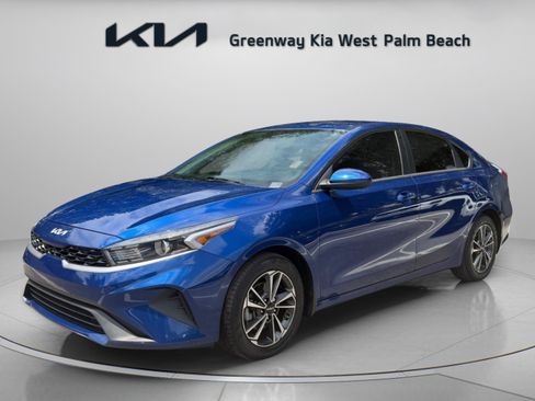 Certified 2024 Kia Forte LXS FWD image 3