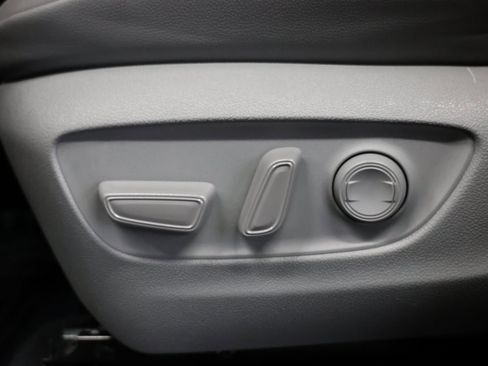 Used 2020 Toyota Highlander XLE image 27