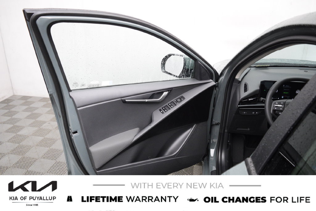 New 2027 Kia Niro LX FWD image 9