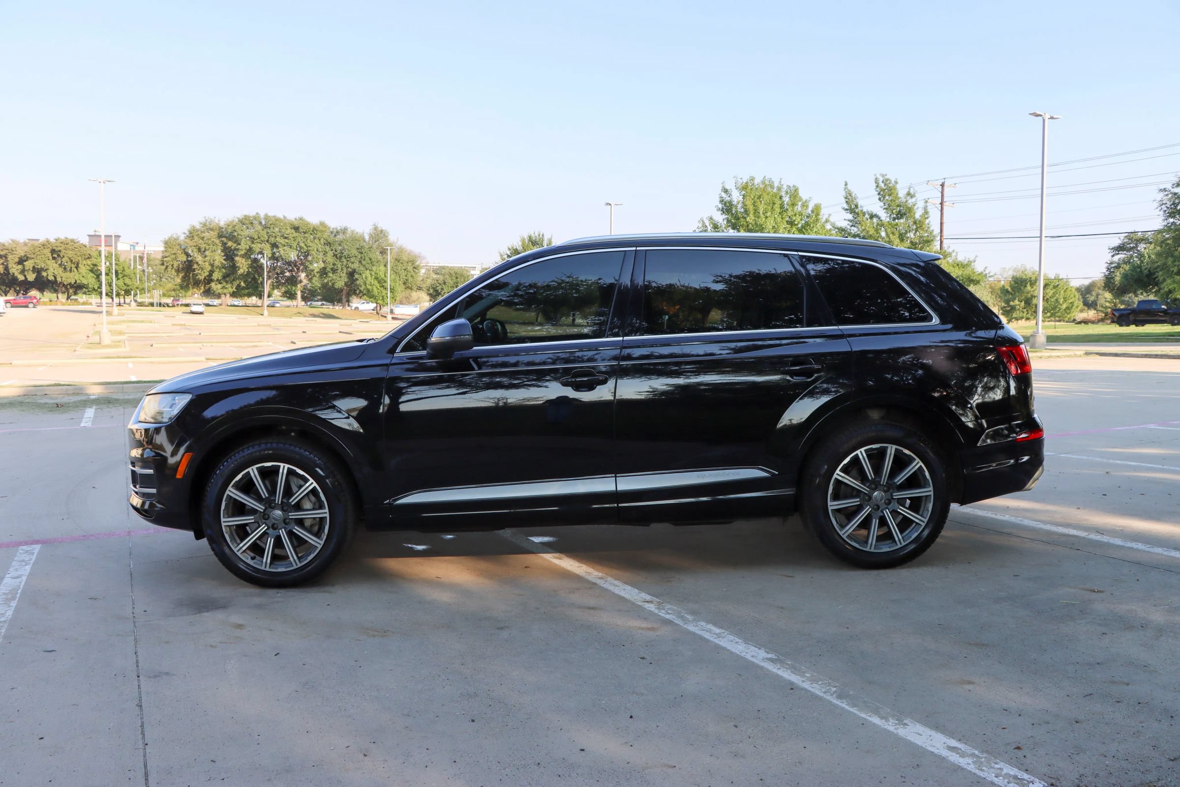 Used 2017 Audi Q7 3.0T Premium Plus w/ Premium Plus Package AWD/4WD image 4