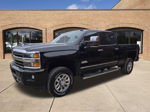 Used 2019 Chevrolet Silverado 3500 High Country w/ Duramax Plus Package image 8